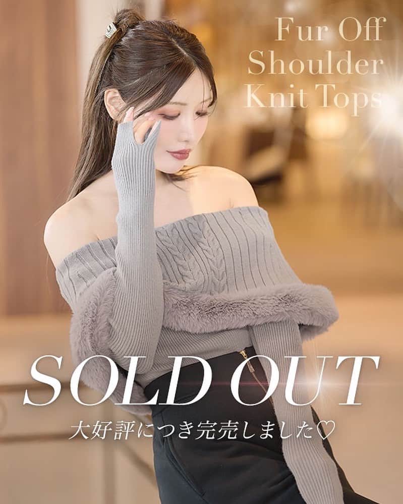 Radyのインスタグラム：「. 大人気ファーオフショル🥹☁️ グレー完売しましたっ🩶🩶🩶  ありがとうございましたっ✨ アイボリーも再入荷したので ぜひチェックしてみてください🙌🏼 . #Rady #レディ #武藤静香 #オフショル #美女見え #デートコーデ #デート服 #AW #秋冬コーデ #秋服 #お出かけコーデ #垢抜けコーデ #上品コーデ」
