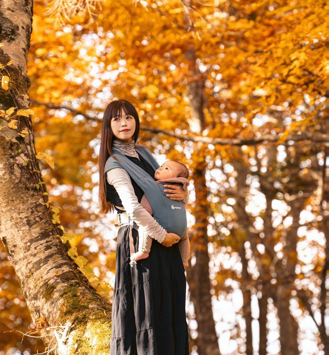 小林舞香のインスタグラム：「The first autumn my three-month-old son welcomes, and the first time he sees autumn leaves🍂🍁  Photo : @hikaru.studio9   #portrait #portraiture #artphoto #portraitphotography #photoportrait #artphotography #portraitphoto #photoart #creativephotography #pic #photographer #photoart  #photo #photography #magazine #photomagazine #model #shooting #photoshoot #moodboard #ai #aiportraits #aiart #ドッコ沼 #山形観光 #紅葉 #山形 #蔵王 #蔵王温泉」