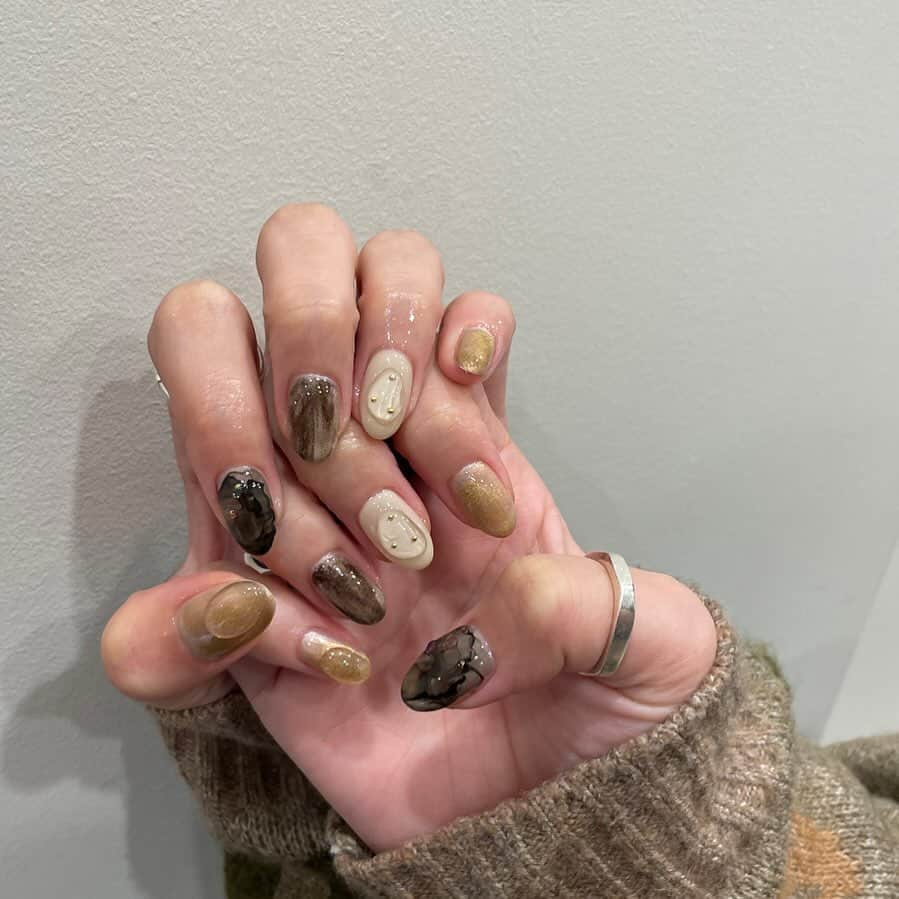 かおこのインスタグラム：「. ネイル記録していこ📝  #ネイル #ニュアンスネイル #秋ネイル」
