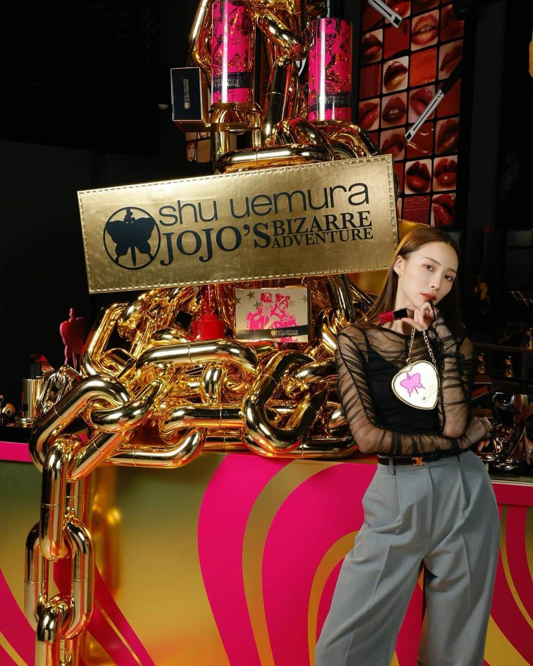 中島ケイカのインスタグラム：「@shuuemura 今年のホリデーコレクションは 「ジョジョの奇妙な冒険 ストーンオーシャン」とのコラボレーション✨🎄  キラキラしていてかわいーっ！！ 色味も全部使える&使いたいカラーばかり🤍 タッチアップもしてもらいました✨  発売と共に大人気のジョジョシリーズ✨ getした人いるかなー？🔥  #PR #シュウウエムラ #ジョジョの奇妙な冒険 #ストーンオーシャン」