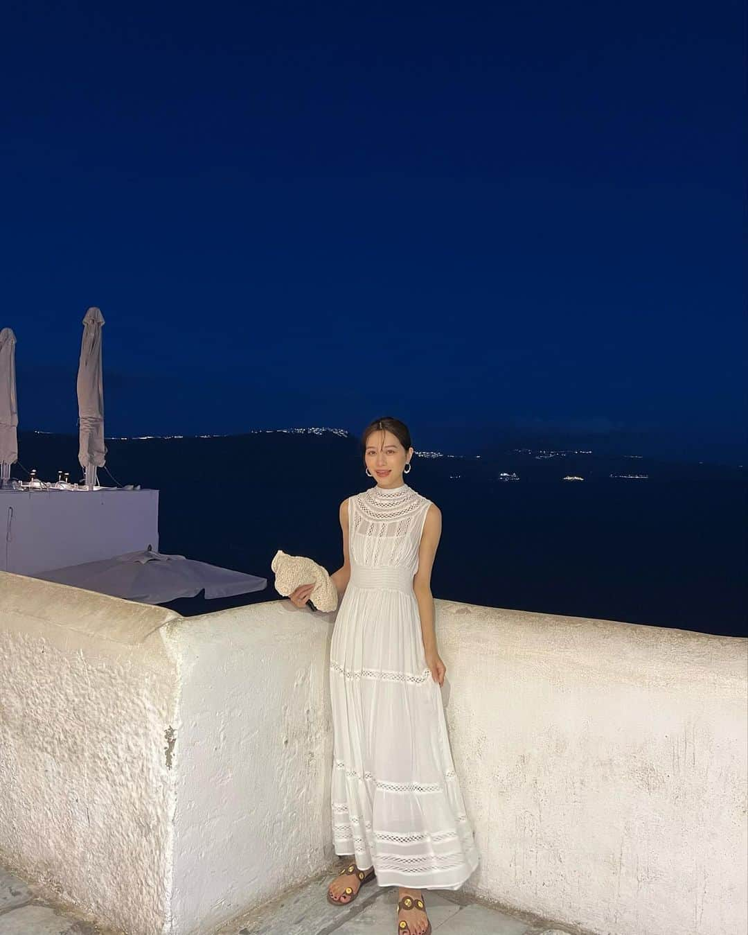 楫真梨子さんのインスタグラム写真 - (楫真梨子Instagram)「昨日投稿した @lycabettus_santorini にはお気に入りのこのワンピースを着ていきました。  夜のサントリーニ島も最高に美しかった🌙  👗 @laubeblanc  #greece  #santorini」10月20日 22時32分 - kajimari1226