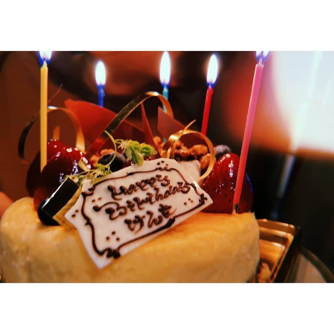 須賀健太さんのインスタグラム写真 - (須賀健太Instagram)「今年も祝ってくれた。 本当に感謝。 何気なく。 当たり前のように。 そばにいて共有してくれる。 人に恵まれた人生です。」10月20日 22時35分 - sugakenta1019