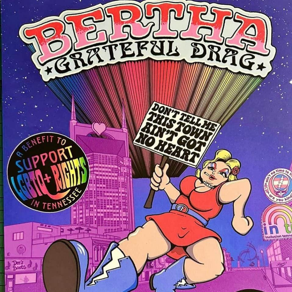 ジョン・キャメロン・ミッチェルのインスタグラム：「@gratefuldrag or Bertha, the Grateful Dead drag band of Nashville joins us tonight at @ozartsnashville for an @aclu_tennessee benefit tnight! Lets let those bigots know that drag queens and trans kids might not be as much of a  danger as a mutha-f#&%$ing school shooter.  We have another show tomw as do they, a benefit for local Queer causes. See link in their bio!」