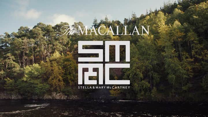 メアリー・マッカートニーのインスタグラム：「During our collaborations over the years I have been lucky enough to spend time in Scotland wandering around The Macallan estate. Seeing the apple trees and blackberry bushes inspired me to make this serve called The Wildwood. I directed this to share it with you x Mary   Ingredients: Ice 25ml The Macallan Double Cask 12 years old 3 Fresh Blackberries Crushed 50ml Apple Soda (such as Appletize) Slice of Apple   #themacallan #marymccartney #inspiredbynature  #drinkreponsibly」