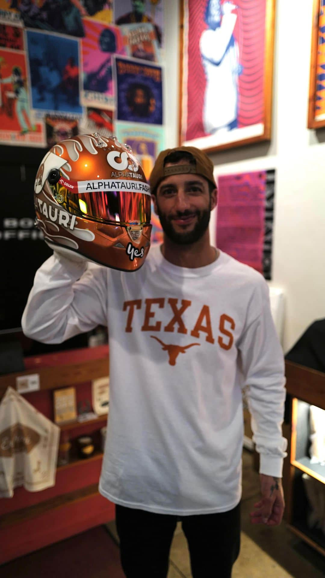 ダニエル・リカルドのインスタグラム：「Texas 23. Hook ‘em baby 🤘」