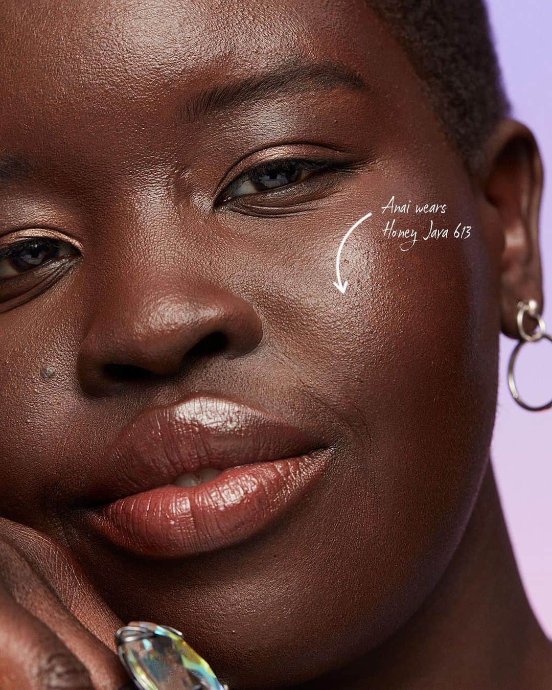 Revlonさんのインスタグラム写真 - (RevlonInstagram)「Makeup that actually improves your skin ✨  Tap the #linkinbio for FREE samples of Illuminance Skin Caring Foundation ⬆️」10月20日 22時55分 - revlon