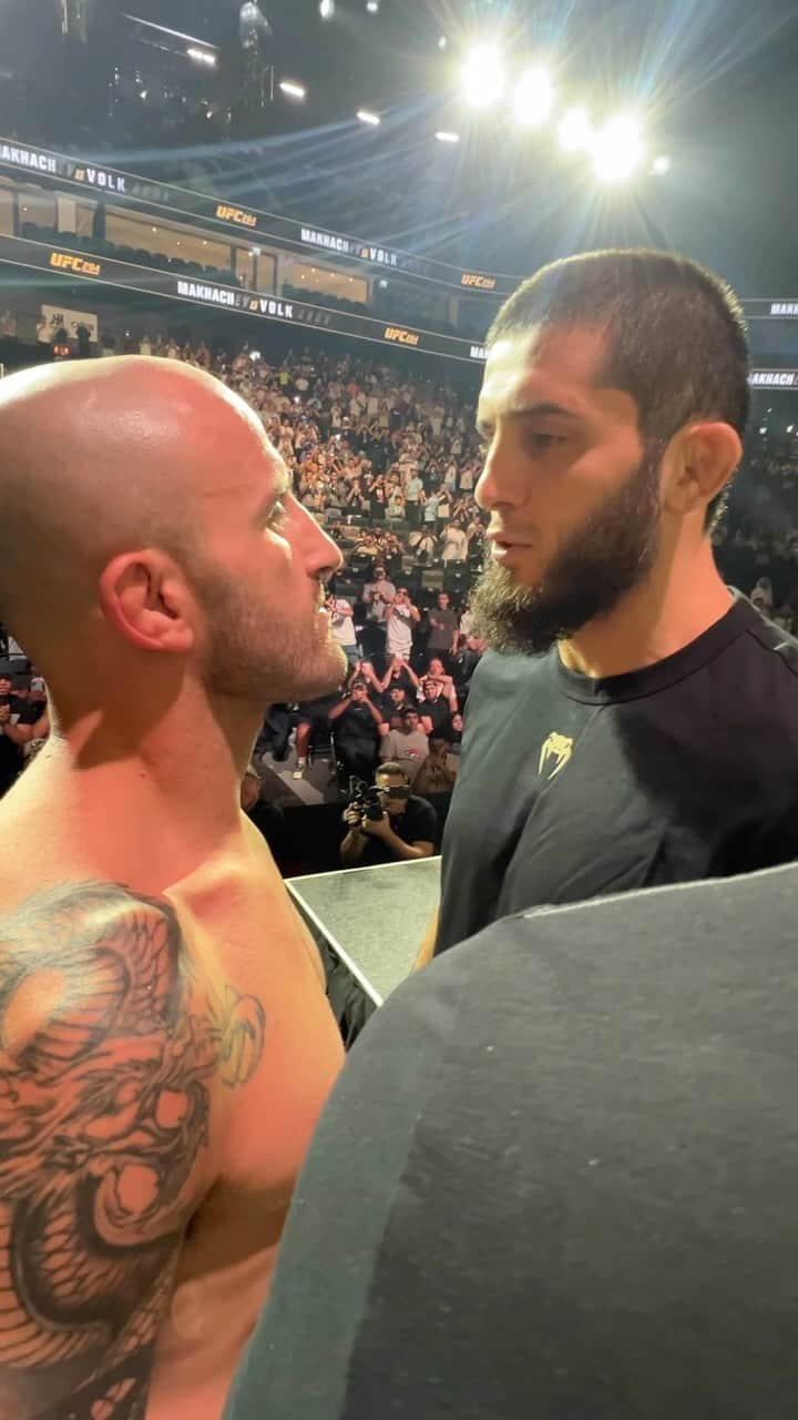 UFCのインスタグラム：「MAKHACHEV vs VOLKANOVSKI! #UFC294 is LIVE TOMORROW on ESPN+ PPV! #InAbuDhabi @visitabudhabi @abudhabievents」