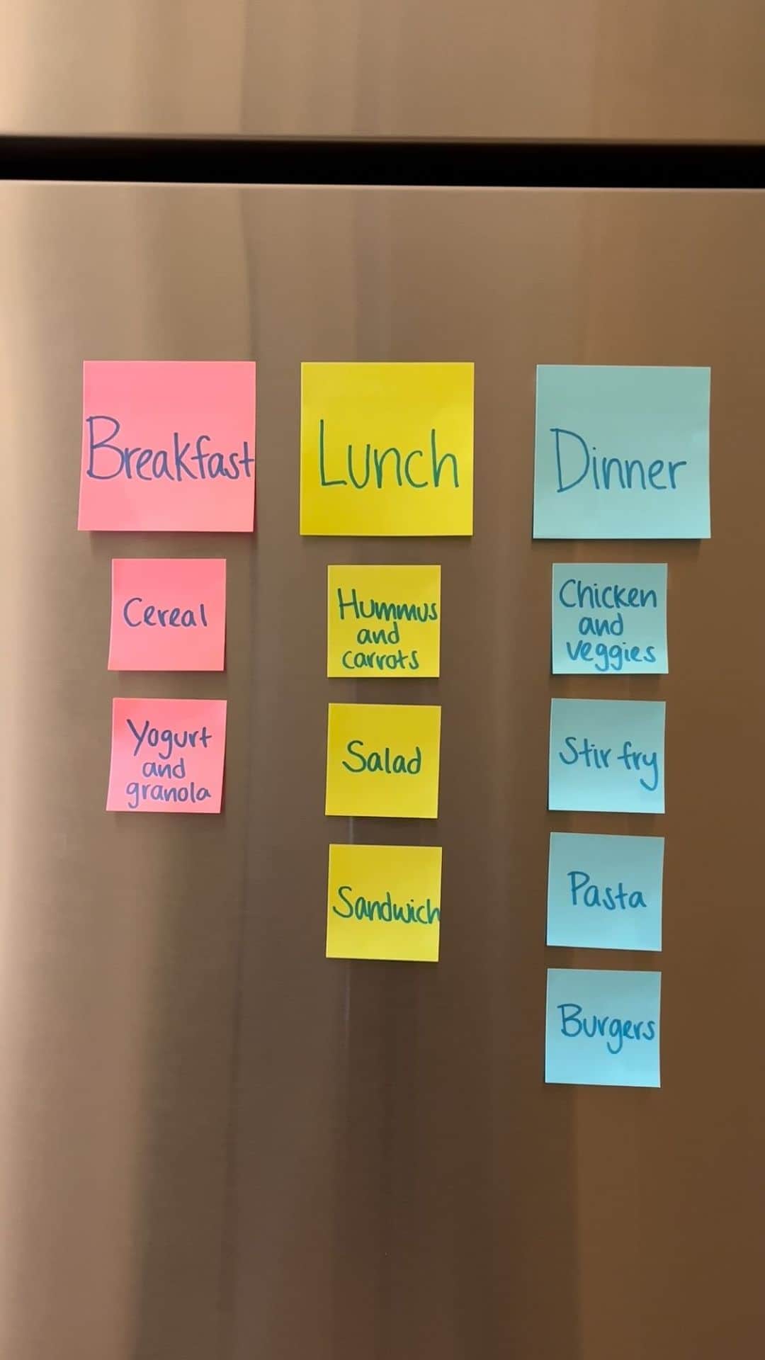 ポスト・イットのインスタグラム：「Because we've all stared down our full fridge and still not known what to make for dinner 😅 Leave a 🍴 below if you're going to try out this easy meal planning hack! 👇 #postitnotes #postit #mealprep #mealplanning #mealplanningmadeeasy」