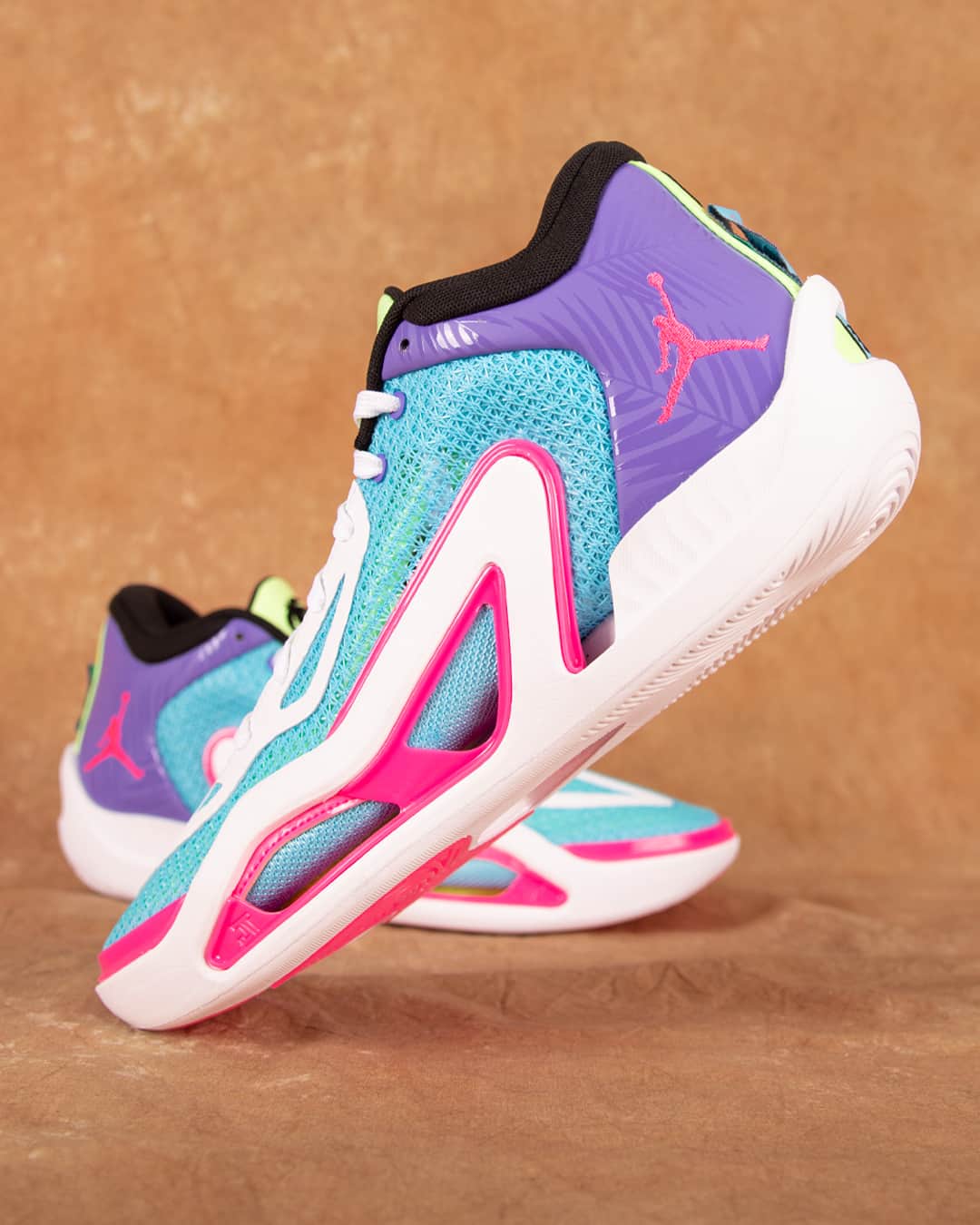 Foot Lockerのインスタグラム：「Catch a ride 🌊   The Jordan Tatum 1 'Waverunner' is now available online.」