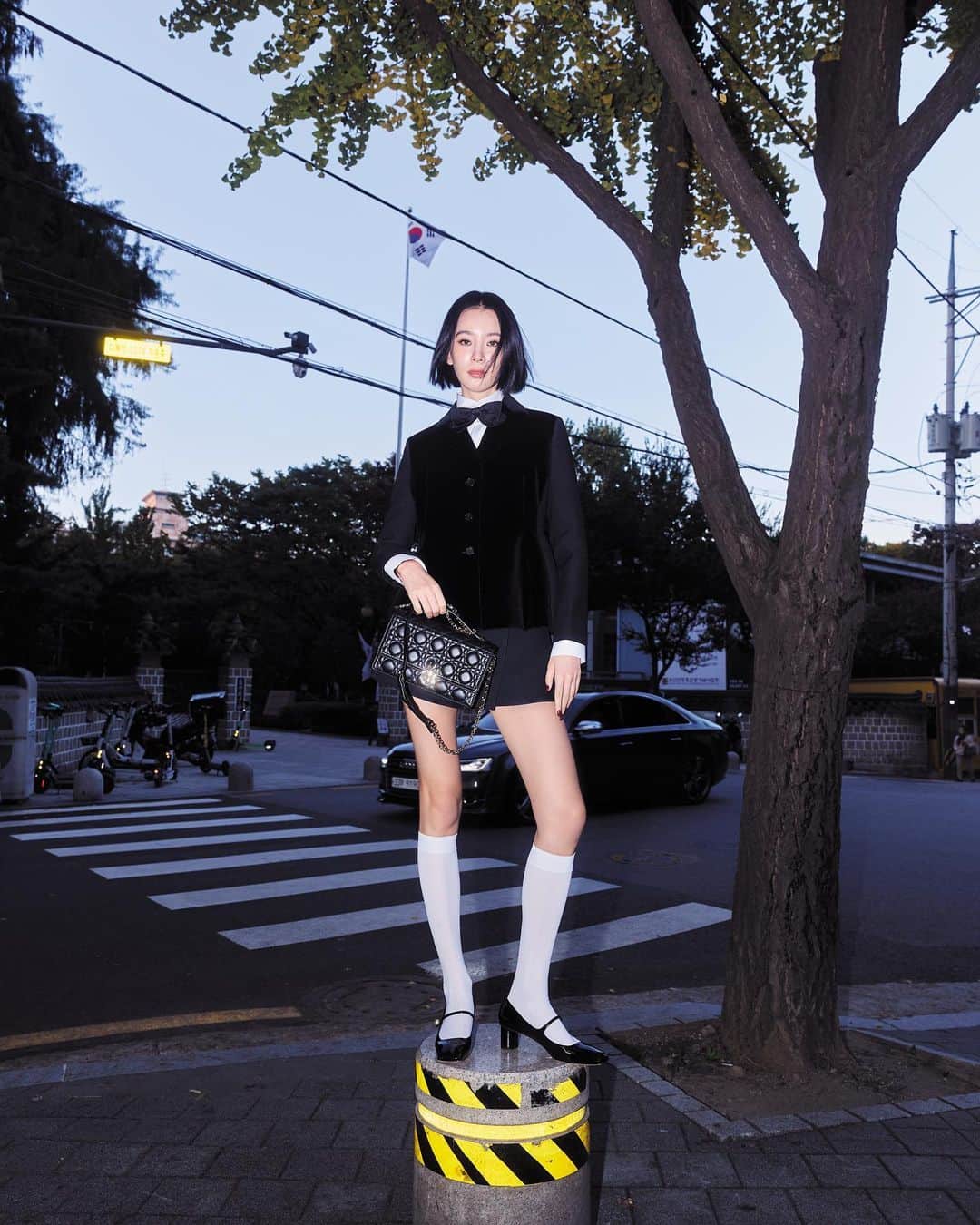 アイリーン・キムさんのインスタグラム写真 - (アイリーン・キムInstagram)「Seoul girl on the move @dior ✨  #광고 #DiorCruise #MissDiorBag」10月20日 23時18分 - ireneisgood