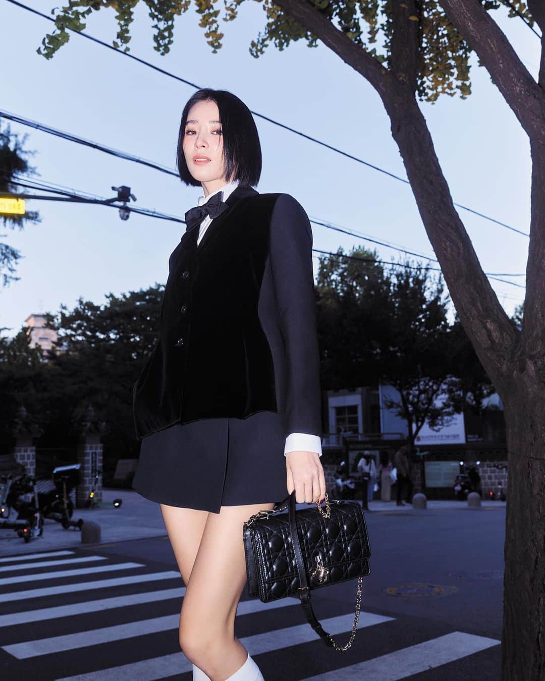 アイリーン・キムさんのインスタグラム写真 - (アイリーン・キムInstagram)「Seoul girl on the move @dior ✨  #광고 #DiorCruise #MissDiorBag」10月20日 23時18分 - ireneisgood