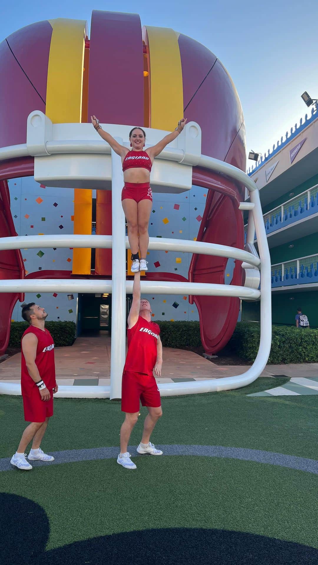 エイミー・ティンクラーのインスタグラム：「Excited to back working these skills again with most of these guys this weekend @teamenglandcheer 😌 good luck to everyone trying out 🫶🏼🏴󠁧󠁢󠁥󠁮󠁧󠁿」