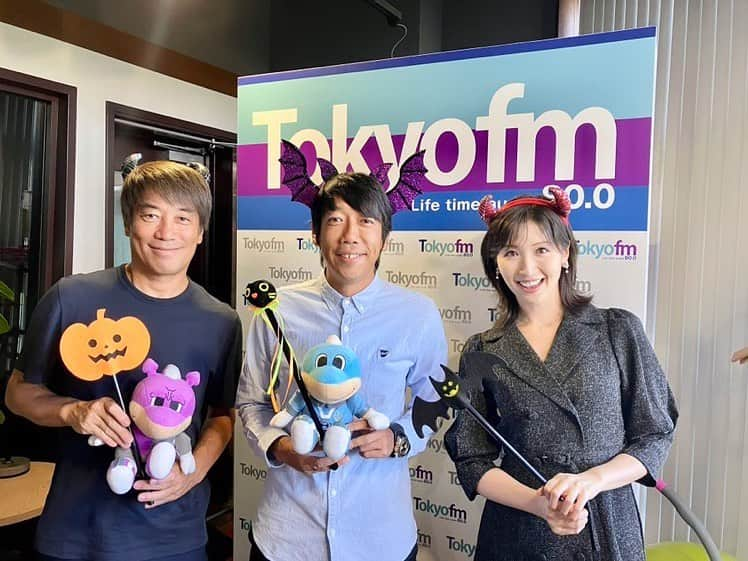 中村憲剛のインスタグラム：「: TOKYO FM 「TOKYO TEPPAN FRIDAY」  #てつふら #ハロウィンバージョンで2時間 #体感8分 #中西哲生 さん #横山ルリカ さん #るーりーの突っ込み #やっぱり怖い #四季を感じる時期に出演させてください」