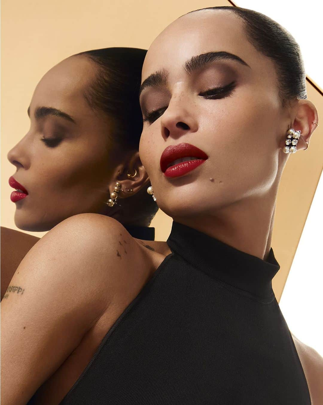 Yves Saint Laurent Beautyさんのインスタグラム写真 - (Yves Saint Laurent BeautyInstagram)「@ZoeIsabellaKravitz wears ROUGE PUR COUTURE shade ROUGE MUSE for an experience of vibrant colour and 16 hours of comfort and hydration.  #YSLBeauty #RougePurCouture #ZoeKravitz」10月20日 23時23分 - yslbeauty