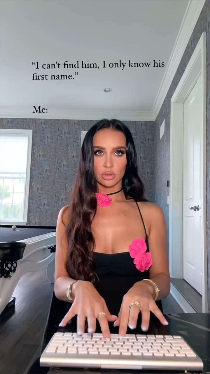 Carli Bybelのインスタグラム：「My specialty.. give me 5 mins🕵️‍♀️🌺💀 anyone else like this? 😂」