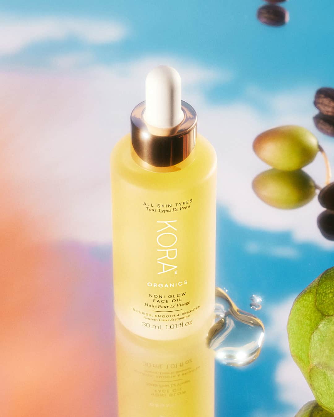 KORA Organicsのインスタグラム：「A nourishing blanket of hydration that visibly nourishes, brightens and smoothes ✨  🌱 Rosehip Oil - packed with vitamins + essential fatty acids that promote a radiant complexion + a more even skin tone 🌱 Jojoba Oil - similar to your skin's natural oils, it quickly absorbs to deeply moisturize + nourish without a greasy feel 🌱 Sunflower Oil - oleic & linoleic fatty acids leave the skin feeling soft + nourished 🌱 Noni - superfruit rich in antioxidants, vitamins & minerals that promote skin’s natural radiance」