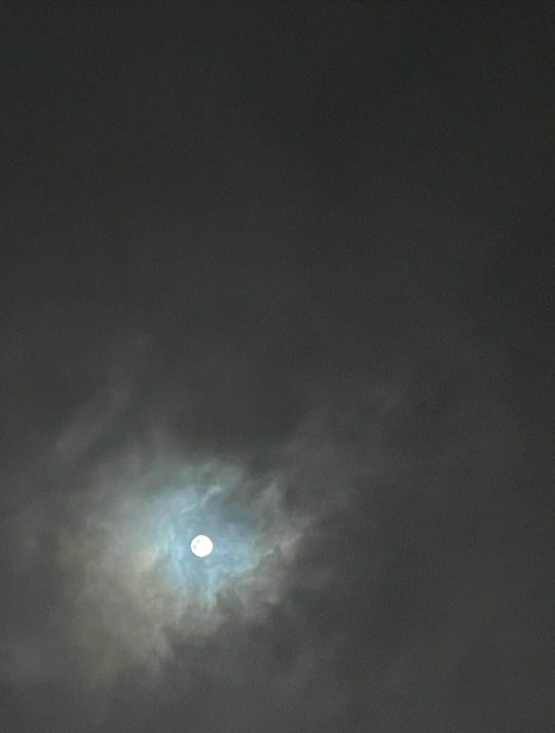 小高サラさんのインスタグラム写真 - (小高サラInstagram)「最近ちゃんと満月の日調べて満月パワーもらってる🌝 そして友達と一緒に秋を堪能しております」10月20日 23時30分 - sara_odaka_official