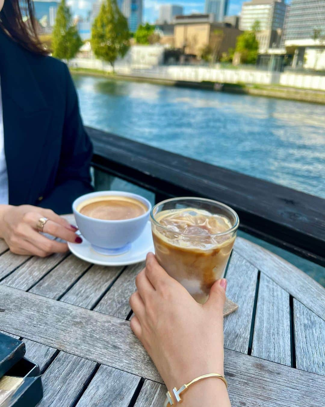 ののさんのインスタグラム写真 - (ののInstagram)「北浜カフェ☕️ テラス席でおしゃべり  ☕︎ ☕︎ ☕︎ #北浜カフェ#北浜カフェ巡り#北浜グルメ#北浜#大阪#大阪カフェ#大阪カフェ巡り#大阪グルメ#テラス席#大阪テラス席#秋服#ニットコーデ#タイトスカート#ブラウンコーデ#ティファニー#ティファニーネックレス#セリーヌ#セリーヌバッグ#アニュアンス#osaka#motocoffee#anuans#tiffany#celine」10月21日 7時00分 - nonoko0309