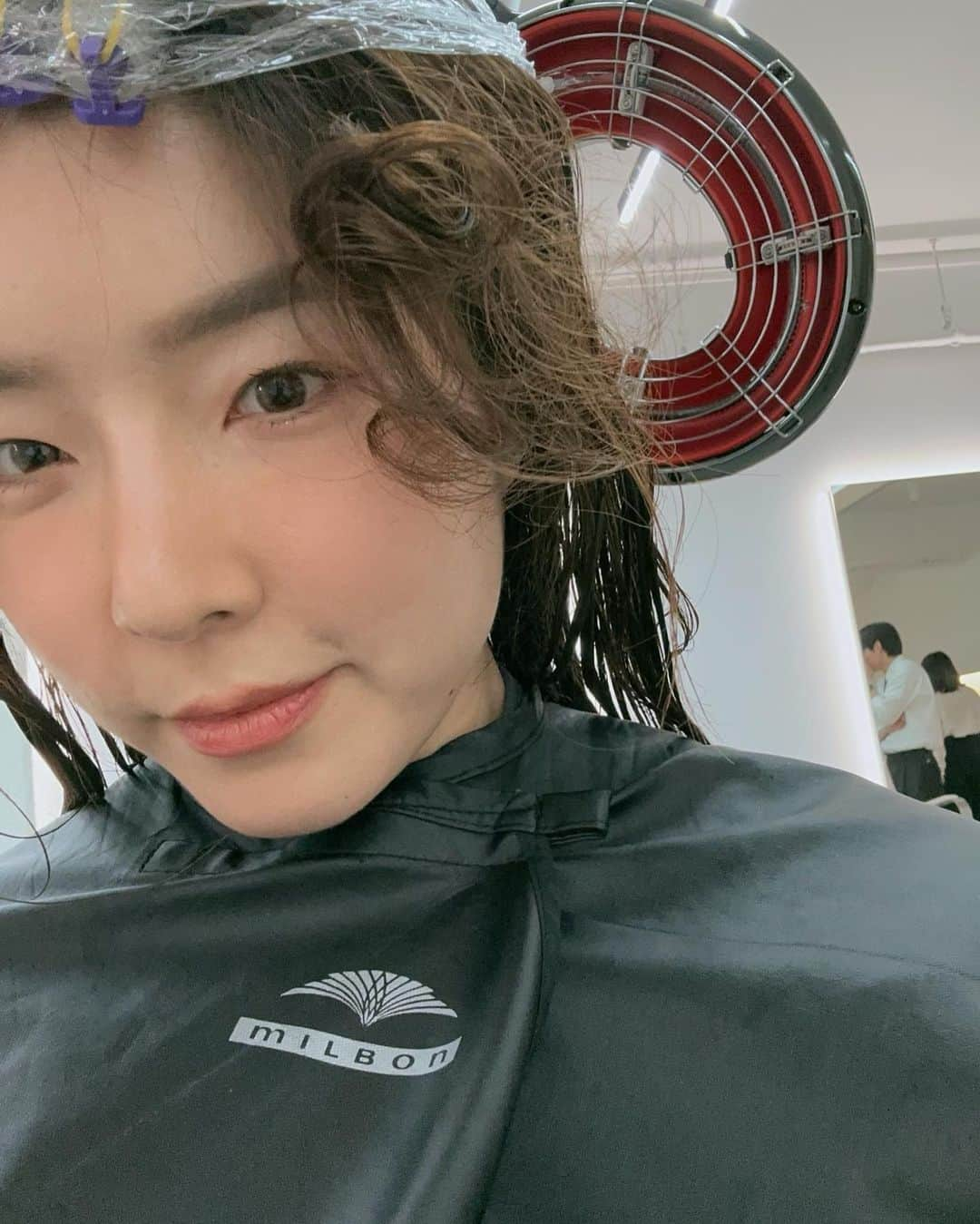 GYEON SEOさんのインスタグラム写真 - (GYEON SEOInstagram)「_* lately 🎶 . . 💇🏻‍♀️🌚🙏🏻🐶」10月20日 23時36分 - queengyeon