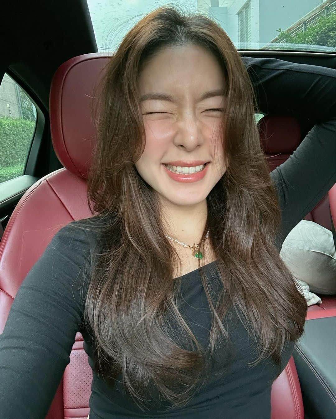 GYEON SEOのインスタグラム：「_* lately 🎶 . . 💇🏻‍♀️🌚🙏🏻🐶」