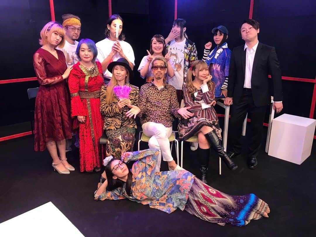 嶋梨夏さんのインスタグラム写真 - (嶋梨夏Instagram)「虚幻癖作品の中でレアジャンルのコメディ「そうだ、岐阜へ行こう！」のお衣装ver.でも集合写真を撮ったので、こちらでケシアサフォト終了にします☺️💓お稽古期間から合わせてもとっても短い期間でしたが、お芝居にどっぷり浸かって、幸せな日々でした😌✨✨来年1月の主演作品も絶対いいものにするぞー！！！ありがとうございました🙏🏻💓 . . . . . #被写体 #お仕事依頼受付中 #劇団虚幻癖 #ケシアサ #アルネ543 #舞台 #演劇 #むちむち #ぷに子 #アラサー女子 #平成元年生まれ #150cm #ファインダー越しの私の世界 #ポートレート #ポートレート撮影 #女優 #actress #photooftheday #JAPAN #japanesegirl #instagood #followme #ricashima #嶋梨夏」10月20日 23時47分 - shimarica_jp