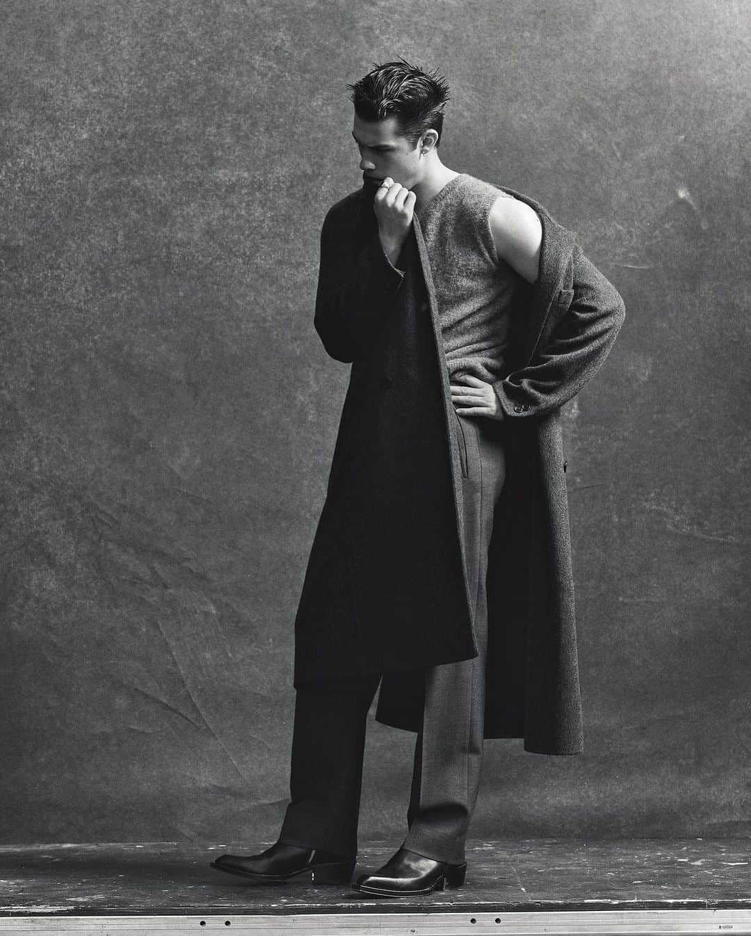 Fendiさんのインスタグラム写真 - (FendiInstagram)「#FendiAmbassador Nicholas Galitzine wore #FendiFW23 on the cover of Style Magazine.  @stylemagazineitalia @nicholasgalitzine  Editor in Chief: @alecalascibetta Photography: @zebdaemen Styling: @nicholasgalletti Grooming: @thebradylea Production: @silviagiudicixxx」10月20日 23時39分 - fendi