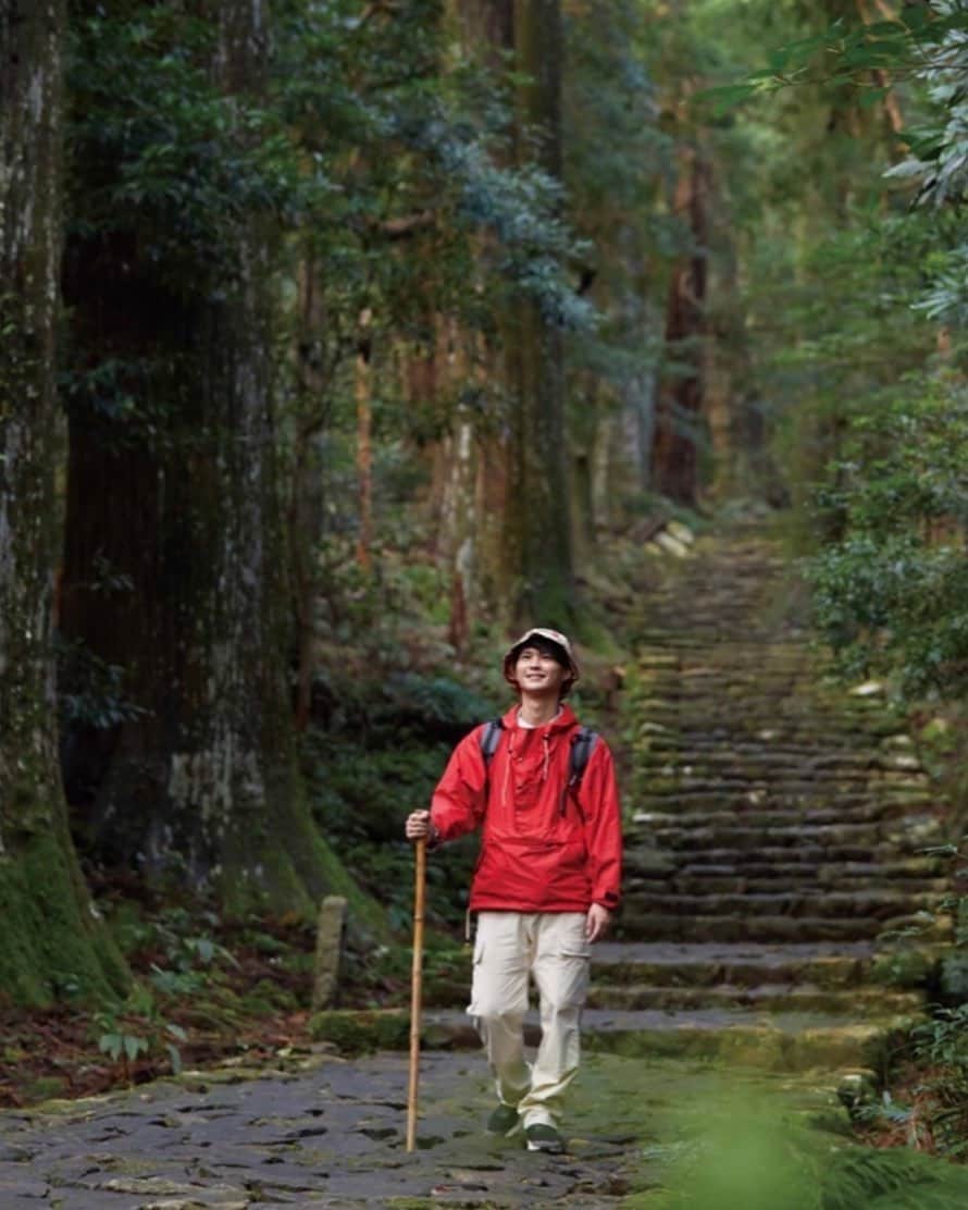 前田康士朗のインスタグラム：「じゃらん11月号の和歌山県（那智勝浦）の観光PR特集のページに出たり出なかったりしてますので、皆さん見たり見なかったりして下さい🙋‍♂️  #じゃらん #和歌山県 #那智勝浦 #和歌山観光 #熊野古道 #世界遺産」