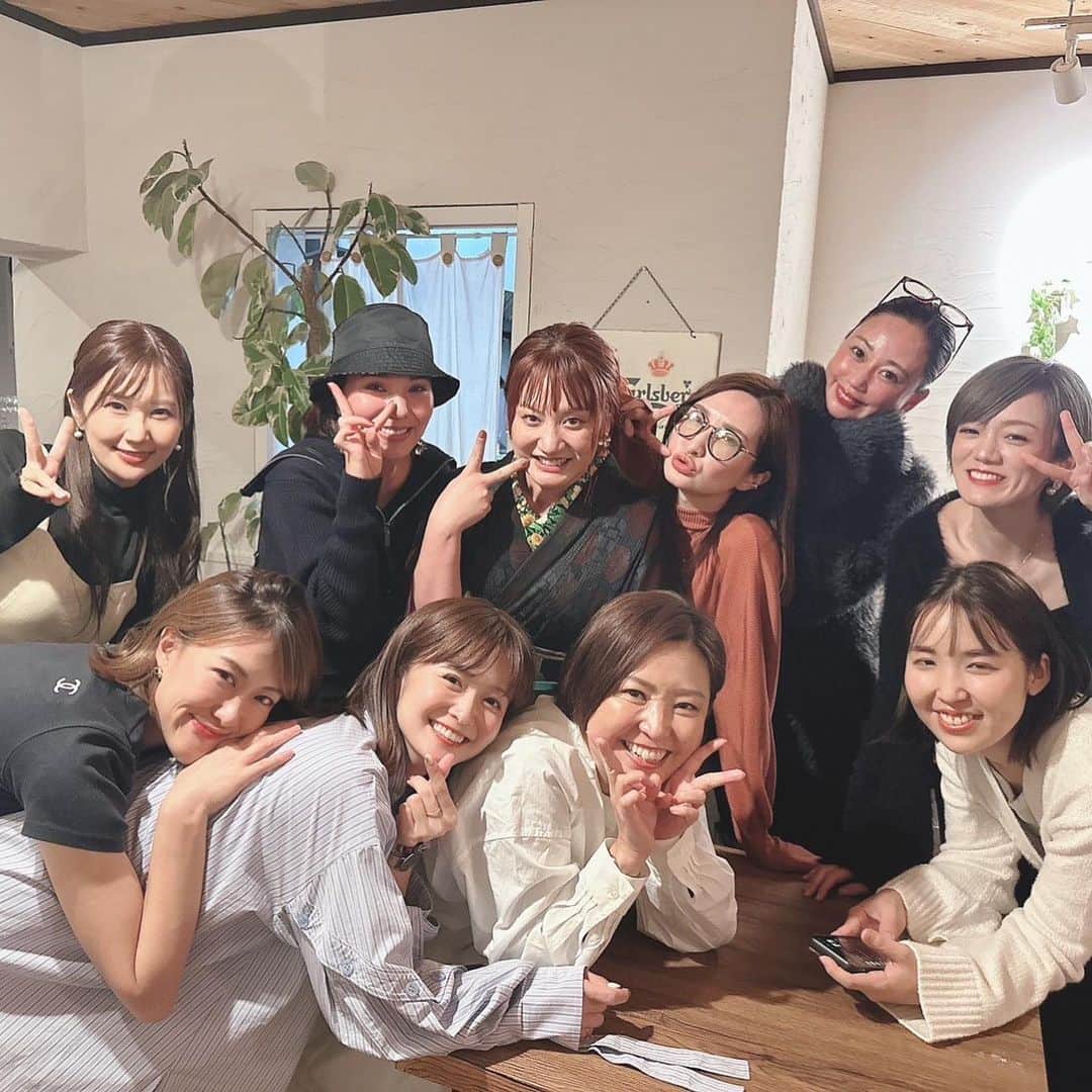 のインスタグラム：「. . エンジェルス時代の先輩方。 気付いたら今でも関わらせてもらって ありがたい限り！！！ . みんな変わらなすぎて最高www . 芯を持ってパワフルでひっそり尊敬してる(笑) はるかさんお誕生日おめでとうございます♡ 一緒にお祝いできてよかったです！！ . 帰る時にぎゅーって抱きつけたことが すごく感慨深くはるかさんを感じれて 本当に良い1日でした！！ . さぁ、私も頑張らなきゃっ！！！！ . . . #この業界のスタートライン #PGA#エンジェルス #みんなキャラ濃いすぎて #笑い方もゲラゲラ #お下品#それがまた良い #また集まれますように」