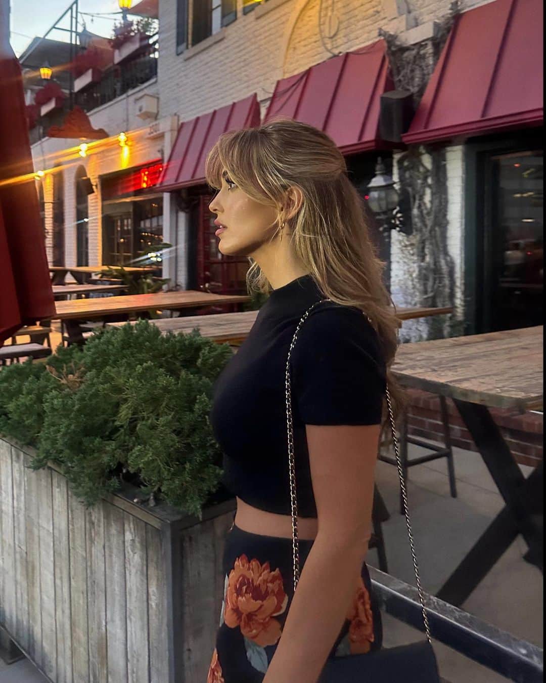 アリエル・ライッツマのインスタグラム：「🤍 Cross earrings by @jaxxon」
