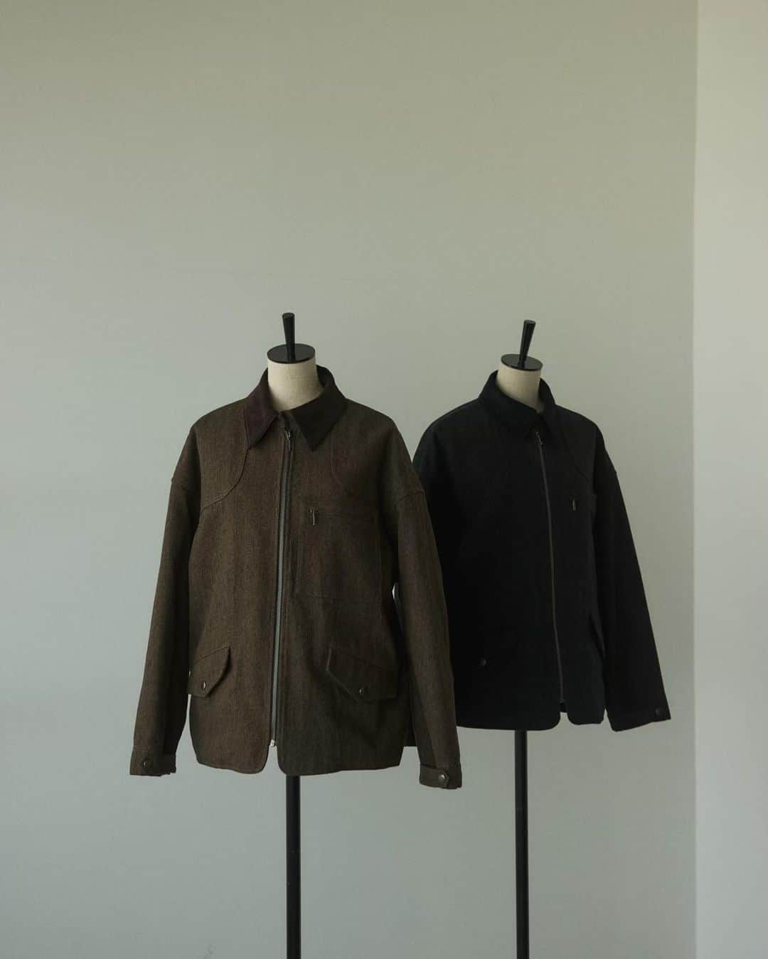 BLACK BY MOUSSYのインスタグラム：「Now sale ☑︎ corduroy collar jacket color：BRN,BLK size：FREE price：¥42,900( tax in )  ウール×コットンで肉厚のミリタリー調でメンズらしい素材のジャケット。 襟はコーデュロイを使用しており、異素材デザインがポイントの一枚。 インナーは中綿キルティング仕様になっているので、長い期間着て頂けます。  LUMINE新宿店 03-5909-1125 LUMINE横浜店 045-444-0508 ㅤㅤㅤㅤㅤㅤㅤㅤㅤㅤㅤㅤㅤ #blkby#blackbymoussy」