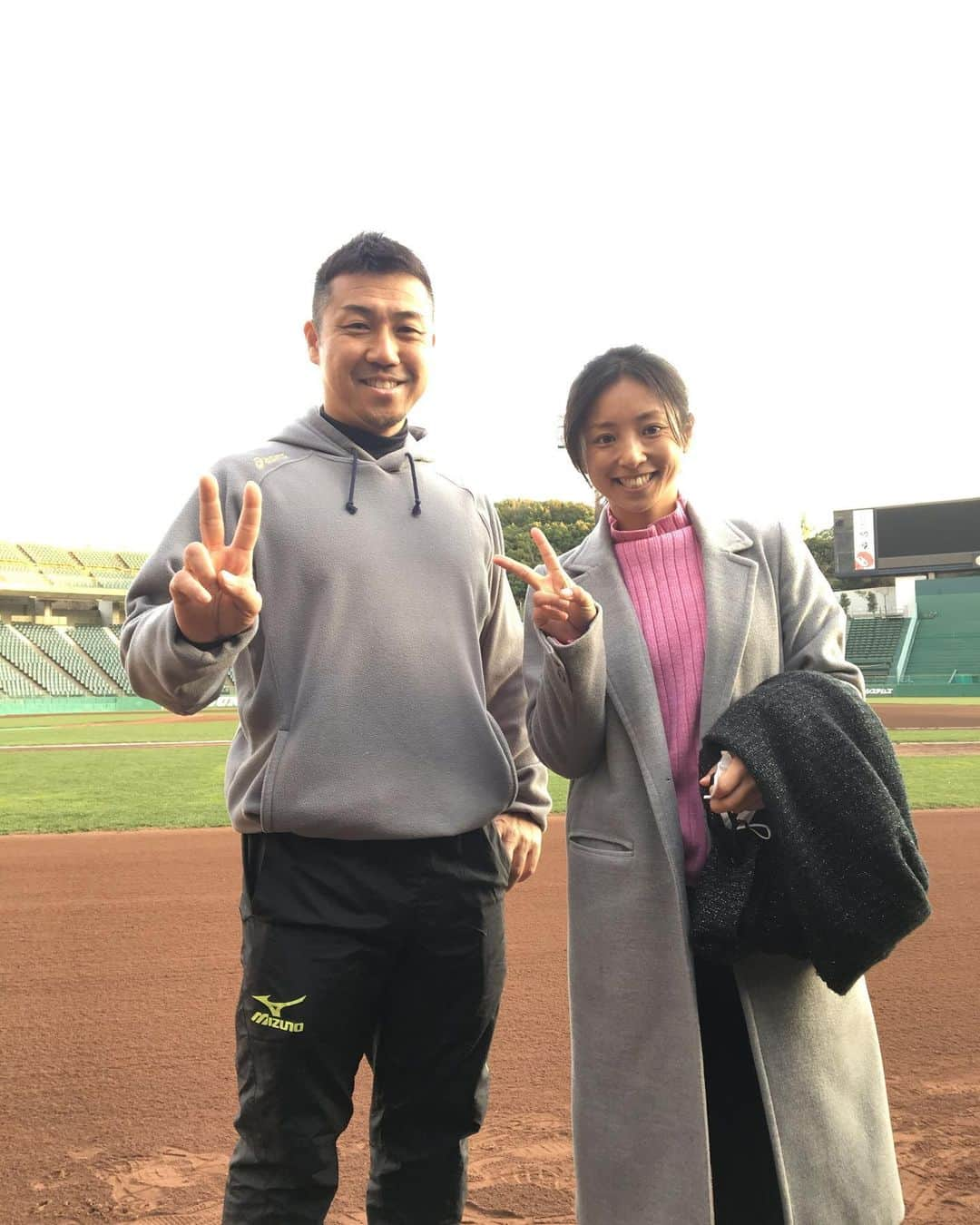 片岡安祐美のインスタグラム：「⚾️  元チームメイトand元お隣さんwの #藤本博史 ( #元オリックス )さんが、(めちゃ懐かしい写真🤣) 兵庫県で #ベースボールアカデミー やられてるんですが、 このたび #バッティングセンター も始められたそうで🤩  しかも #硬式 も打てるらしい！！！ 近ければ行くのに〜😭🙏🏻🙏🏻  お近くにお住まいの皆様、 バッティングセンターへ行かれる際は是非！ #ピエンサバッティングセンター へ⚾️✨  @piensa_baseball_academy   あたしもいつか行きたい💪🏻💪🏻💪🏻  #元チームメイト  #元お隣さん 笑 #野球塾  #ベースボールアカデミー  #ベースボールスクール  #バッティングセンター  #兵庫県」