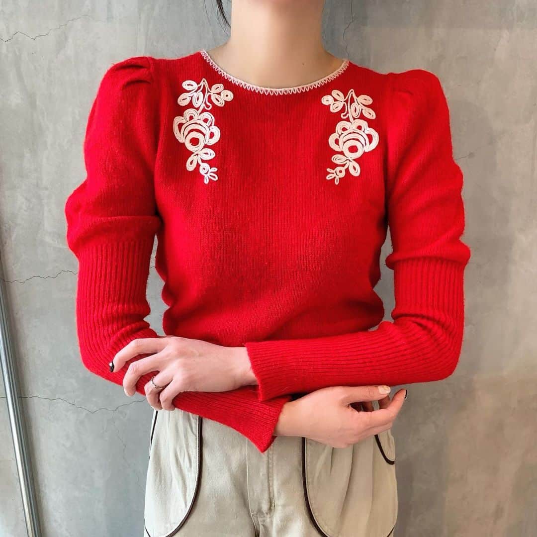 birthdeathのインスタグラム：「New Arrival  70's Red floral embroidery sweater  🦋オンラインストアに掲載中です。  #birthdeath #vintage」