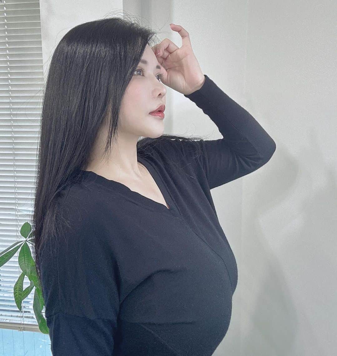 沖田杏梨のインスタグラム：「私に一番合うものを教えてくれる武田さん信頼厚いです✨ いつも綺麗にしてくれてありがとうございます😊✨ 明日明後日の撮影輝きます💎💎💎✨  @peeps_ryo 武田さん」