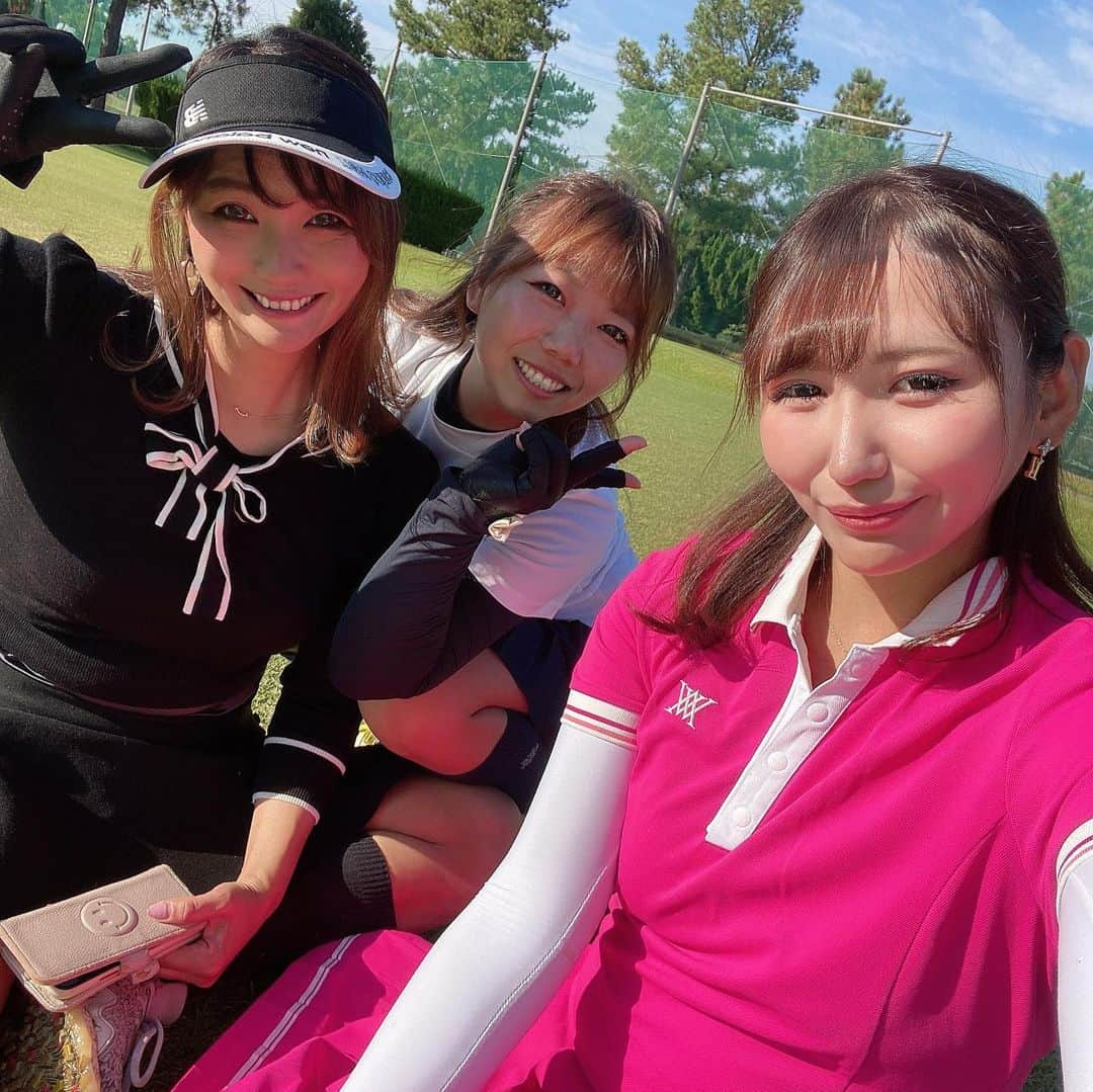 MIKIさんのインスタグラム写真 - (MIKIInstagram)「やばい、ハーフベスト出た🤣🩷 メンバーに恵まれて🥹❣️ めっちゃ嬉しい☺️  #ハーフベスト更新 #ゴルフスコア記録 #ゴルフ上手くなりたい #ゴルフ好きな人と繋がりたい #ゴルフ好きな人と仲良くなりたい #ゴルフ女子 #ゴルフ女子コーデ #ゴルフ女子と繋がりたい #関西ゴルフ女子 #関西ゴルファーと繋がりたい #ごるふ女子 #ゴルフスタグラム #golfstagram #anewgolf #お酒大好き #お酒好きな人と繋がりたい #飲兵衛女子 #飲兵衛 #飲兵衛ゴルファー #酔拳ゴルフ🏌️‍♀️」10月20日 15時11分 - mktyy_golf