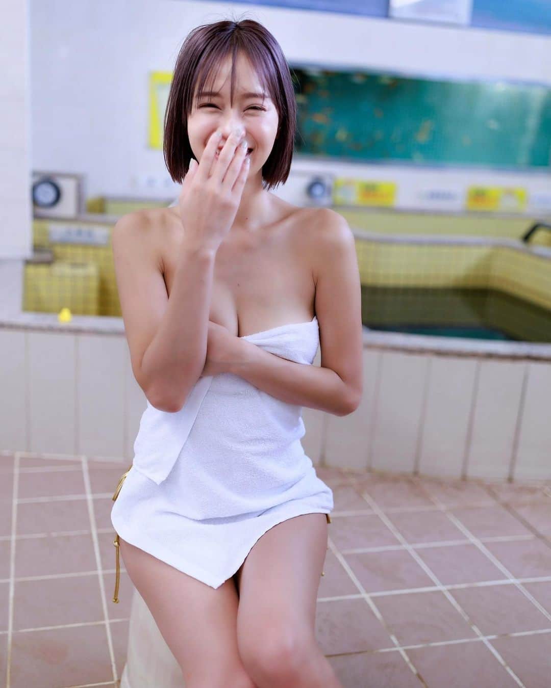 東口優希のインスタグラム：「銭湯でにこにこな彼女🧖‍♀️  ・ ・ ・ ・ ・ ・ ・ ・ #グラビア #グラビアモデル #グラビアアイドル #ショートヘア #美容  #ボブ#撮影#水着 #下着#ランジェリー#ポートレート #ポートレート撮影 #銭湯  #shooting#photogram #underwater  #lingerie #photo#portrait #swimwear #photography #camera#fashion #glamour #japanese #japanesegirl #model #portraitphotography #photooftheday」