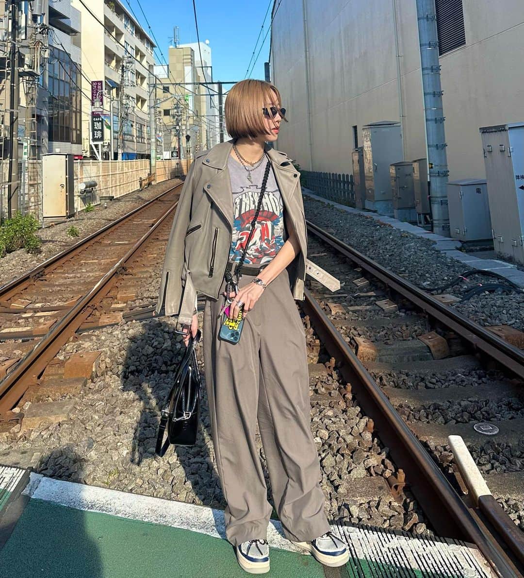 SARAのインスタグラム：「🐭🩶  #photooftheday #instadaily #outfit」