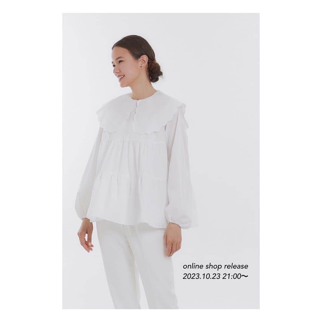 yoriのインスタグラム：「*online shop release*  2023.10/23 pm21:00〜 下記の2023AW新作が 入荷致します！  #スカラップロングスリーブブラウス  #タックショルダーブラウス #ビッグリボンブラウス #ノンアイロンワイドパンツ  #yori_japan」