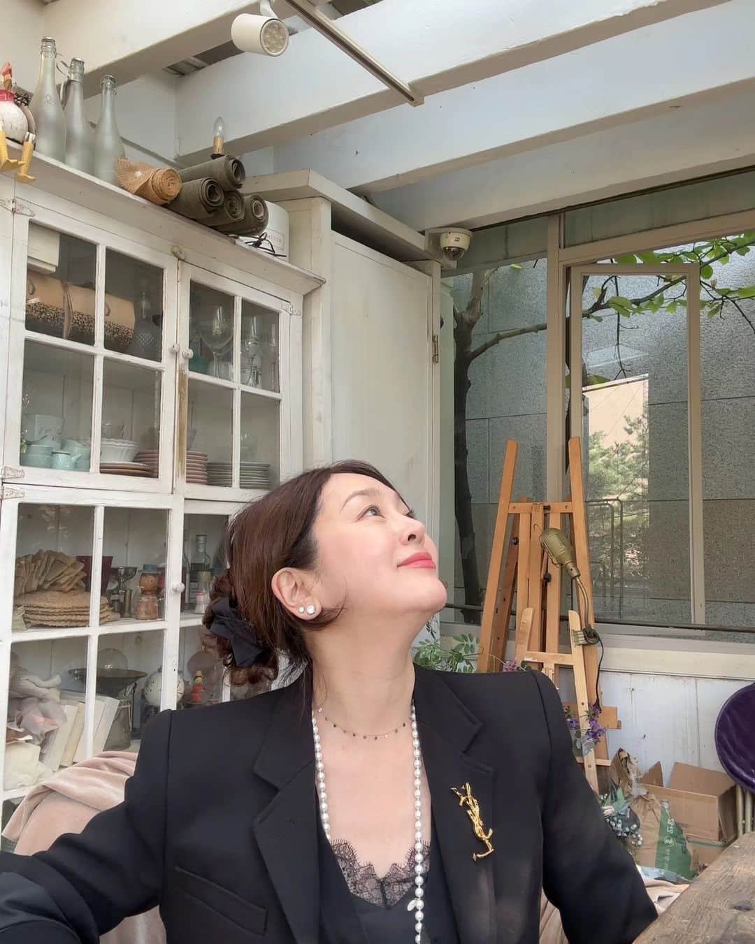 イ・スンヨンのインスタグラム：「오랫만에 @t_r_e_e_d  트리드하우스  서늘한바람에  아름다운햇살  좋은차 향기에   일차 미팅 끝나고 이차미팅중 ㅋ  오랫만에  하이힐부츠  부들부들 ㅋ 코어운동해야겠어요 큽큽큽   #슈띵연장됬어용 @mago12_official 👉👉👉 #놀러오셔요♥️   #트리드하우스 #아름다운바람👏👏👏」