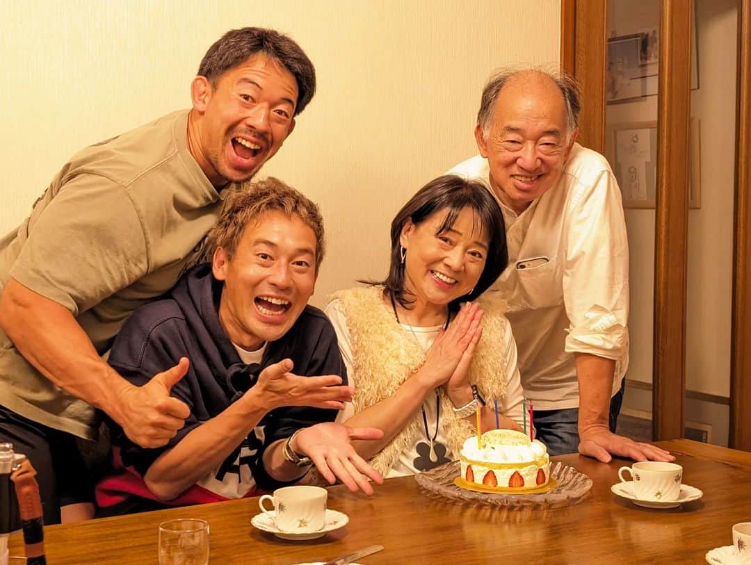 村田毅のインスタグラム：「つかの間の、横浜Time🌞 久しぶりに４人そろって📸 元気なことが何よりだね🥳  #Family #HomeTown #Yokohama #元気 #感謝」