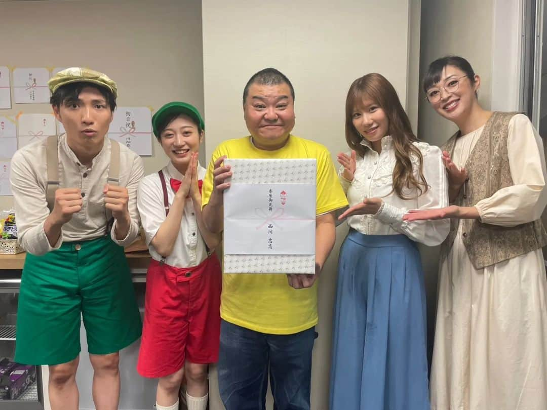 川畑泰史のインスタグラム：「本日は  ピノキオ「絵本の中の僕」 2日目です!!!!  忠志お坊っちゃまが 楽屋見舞い届けてくれました!!!  感謝m(_ _)m ※「感謝」は忠志が必ずLINEの最後に付ける言葉です  19時からABCホールでお待ちしております  dysmic.world/stage/pinocchi…」