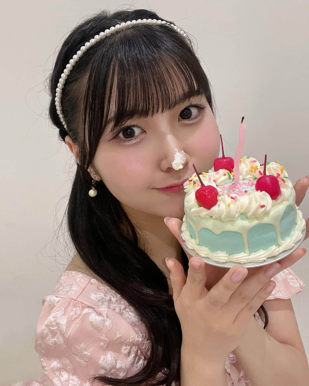 岡村美波さんのインスタグラム写真 - (岡村美波Instagram)「♡  19歳になりました🎂💓  いつも見守っていてくれてありがとう💓  19歳の目標は、プリンセスのように強くやさしく愛がいっぱいな人になること✨💓  いつもたくさんの“好き”をくれるみんなに、みいみもいっぱいお返ししていきたいです🫶  これからも本物のアイドル目指して 一生懸命頑張りますっ💓💓💓  #お誕生日 #19歳  #いつもありがとう #だいすき  #beyooooonds #雨ノ森川海  #岡村美波 #みいみ」10月20日 15時29分 - minami_okamura.official