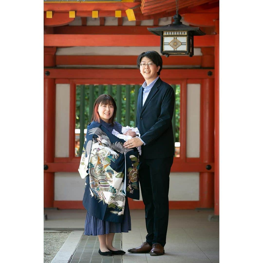 KOBOのインスタグラム：「大宮氷川神社にてお宮参り⛩  おめでとうございました✨  関東圏内でのお宮参りはお任せください📸  タイムスケジュールなど、わからないことがあればご相談くださいね😉  #お宮参り #武蔵一宮氷川神社  #大宮氷川神社 #お宮参りフォト  #お宮参り写真  #お宮参り撮影」