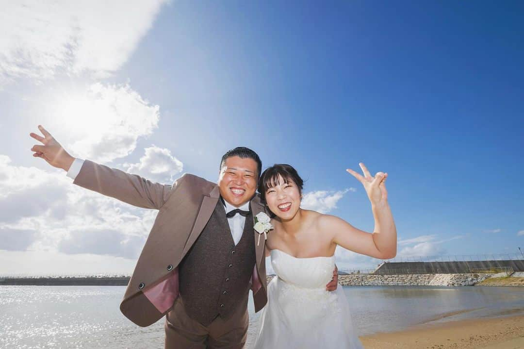 17人をフォロー中 【結婚式場】ラヴィマーナ神戸ウエディングさんのインスタグラム写真 - (17人をフォロー中 【結婚式場】ラヴィマーナ神戸ウエディングInstagram)「ビーチでの前撮りで最高の笑顔🏖☺️ ⁡ ⁡  #ラヴィマーナ神戸 #プレ花嫁 #結婚準備 #結婚式準備 #神戸結婚式場 #大阪結婚式場 #式場探し #カップルレポート #リゾートウェディング #オリジナルウェディング #ナチュラルウェディング #ガーデンウェディング #ロケーションフォト #前撮り #フォトウェディング #海が見えるチャペル #海が見える結婚式場 #エスクリ花嫁 #ravimanakobe #ravimana#wedding #marry #resort #resortwedding #届かない想いはない #dlw#ラグナプリエ#lagunaprie ⁡」10月20日 15時41分 - ravimanakobe.wedding