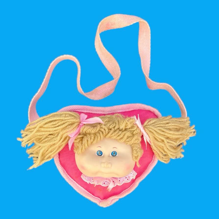 おもちゃやSPIRALのインスタグラム：「80's cabbage patch kids Heart shoulder bag入荷しました🥬  状態◎です✨」