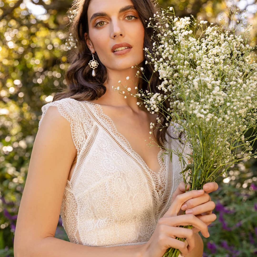 キャサリンディーンのインスタグラム：「Catherine Deane is launching a NEW bridal collection - Le Jardin 🌹⁣ Words cannot explain the beauty within this collection.  @totheaisleaustralia @thewed @onefabday @wed_vibes @polkadotwedding @greenweddingshoes @weddingchicks @rusticweddingchic @southerncaliforniabride @theperfectpalette  #catherinedeane #bridalcollection #newbridalcollection」