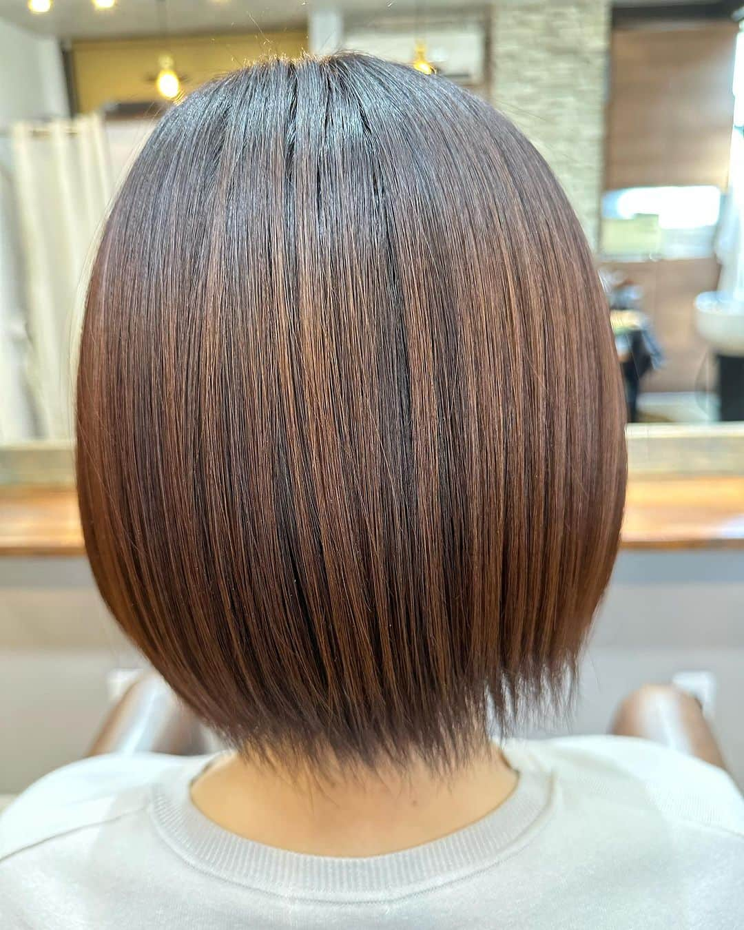 亀井京子（林京子）のインスタグラム：「久々に  #ヘアアトリエエイティ　さんへ #ケラチントリートメント　  年3本くらいだった白髪が  最近いきなり出始めて焦り😱  やはり  ストレスは一番良くないのかもしれない。  メンタルの平和希望😂  で、  美しき友からの勧めで  #MCTオイル　をまじめにとることに。  どうやら効果あるらしい😂  藁をもすがるおもい。」