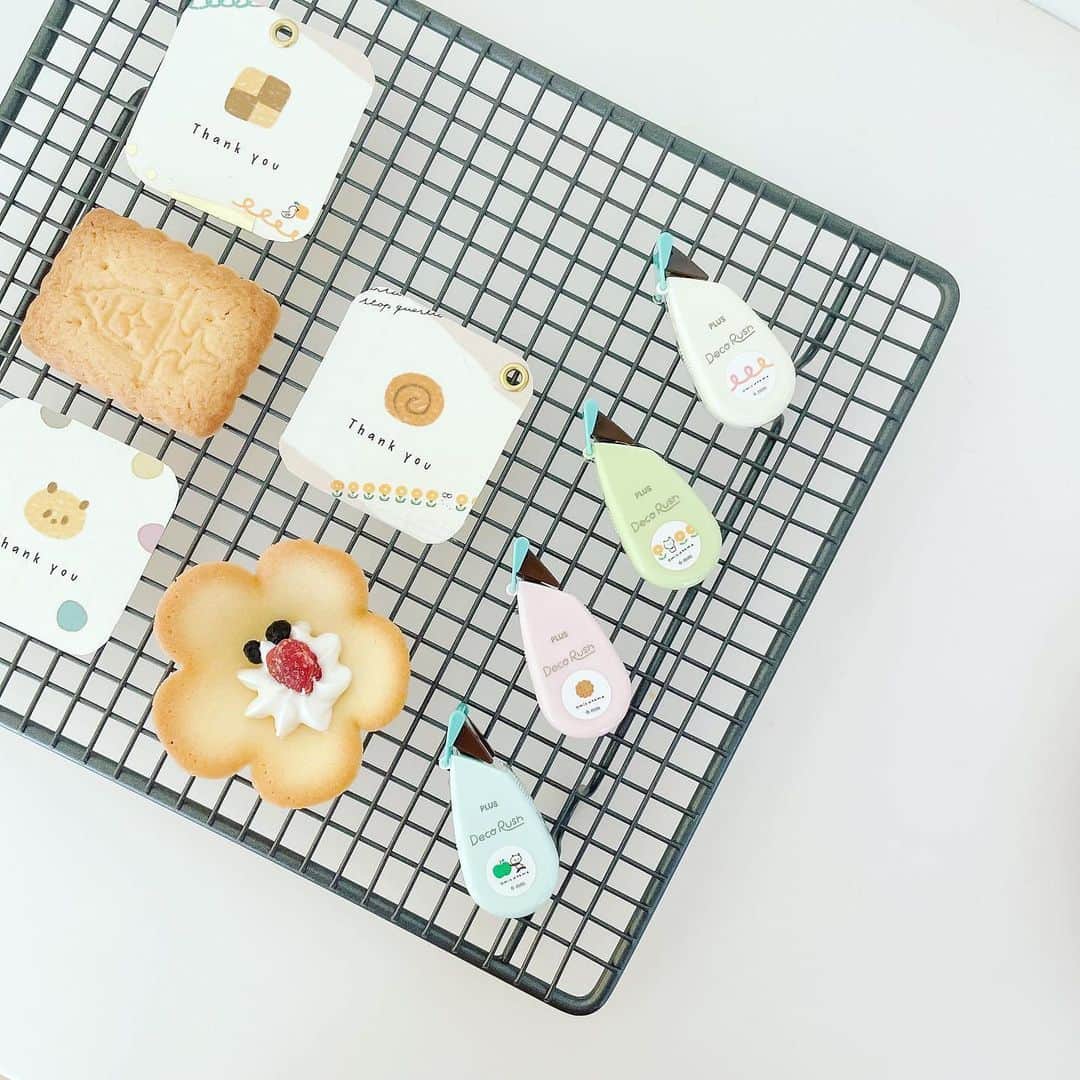 ＋PLUS（プラスショールーム）のインスタグラム：「mizutama×DecoRush　Pop up store ハロウィンのスイーツデコマルシェ  10/23～10/31の9日間、mizutamaさんコラボのデコラッシュ　ポップアップストアがCREATORE with PLUSにオープンします。  スイーツデコマルシェコーナーには、デコラッシュのお試しブースを設置。   この日のために特別にmizutamaさんに手作りいただいた、 ハロウィンをイメージした手作り消しゴムハンコを自由にお試しいただけます。     店頭でご自身の手帳をデコレーションしたり、 ラッピングアイテムを作成したり、 思い思いの楽しい時間を過ごしてください。   たくさんの皆さまのご来店を、お待ちしています！」