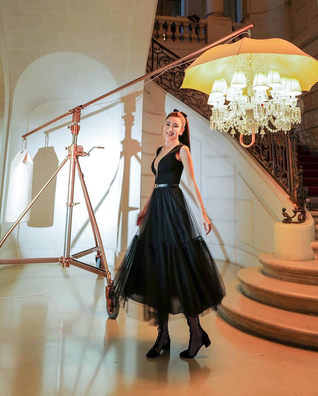 ジェイミー・チュアのインスタグラム：「✨ A glimpse of pure enchantment in this Mary Poppins magic chandelier moment.」