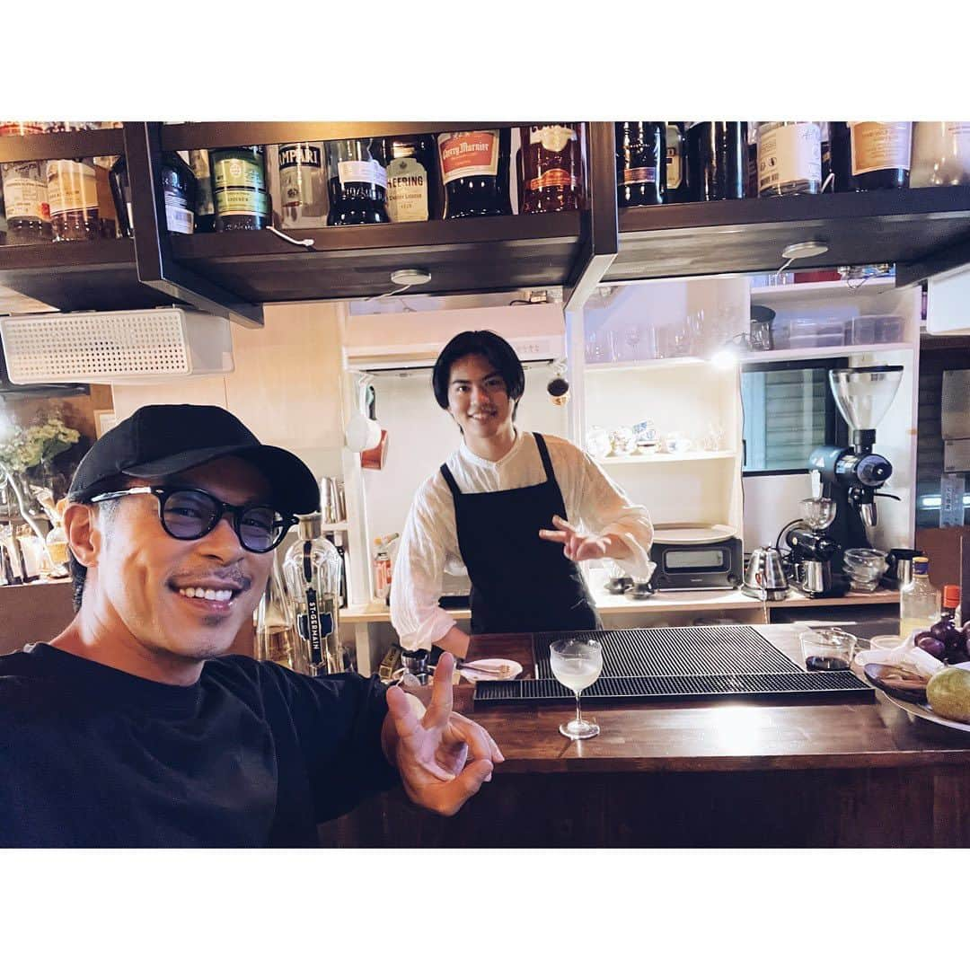 松本利夫さんのインスタグラム写真 - (松本利夫Instagram)「11/10.11に 川崎市内で行われる『川崎夜市』の『川崎ソウルフード屋台』で コラボカクテルを販売することになりました^ ^  アルコール ノンアルコールと 二種類作らせてもらいました どちらも めちゃくちゃ美味しく出来たので 是非飲んでみて下さい(^^)  【夕日】（写真右・アルコール） 【M'sコーヒートニック】（写真左・ノンアルコール）  是非お近くの方は 会場でご賞味ください！  #川崎夜市 #川崎ソウルフード屋台」10月20日 16時21分 - exile_matsu