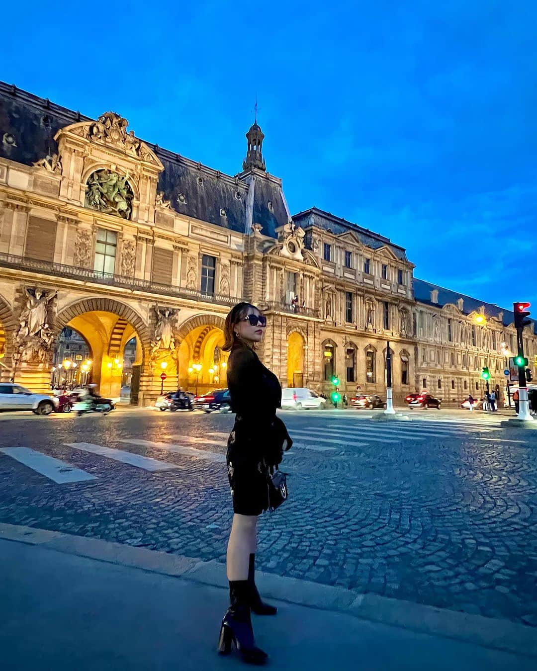 カリスマゆきちゃんのインスタグラム：「. Paris🖤🤍🖤  _________________________________ #museedulouvre #muséedulouvre #ルーブル美術館 #museelouvre #paris #paristravel」